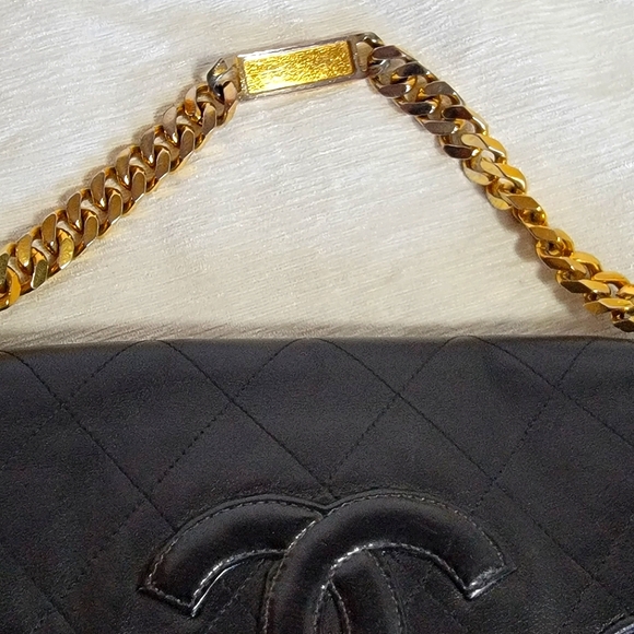 Auth💞 Vintage Quilted Chanel  Chain Handbag In Black - Picture 9 of 16
